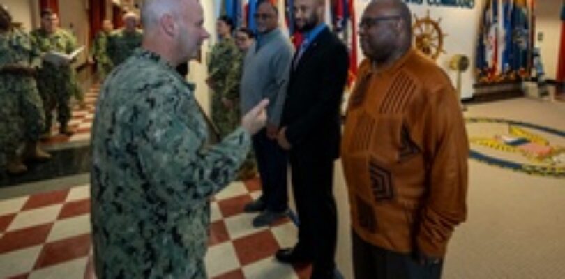 VCNO Visits Navy Recruiting Command [Image 3 of 5]