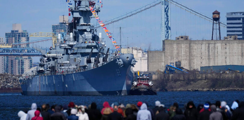 This Navy Battleship Just Flew Its ‘WETSU’ Battle Flag for the First Time in 30 Years