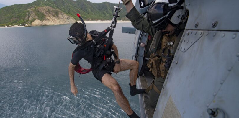 Navy chief rescue swimmer dies during refresher course training