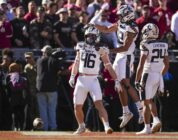 Navy Gets 95-Yard TD Run from Horvath and Stops 2-Point Try to Beat Oklahoma in Armed Forces Bowl