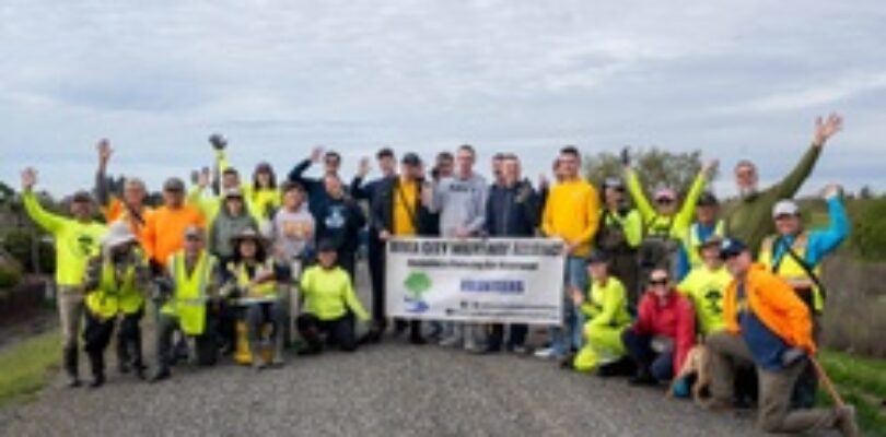 Sailors volunteer with the River City Waterway Alliance [Image 1 of 7]